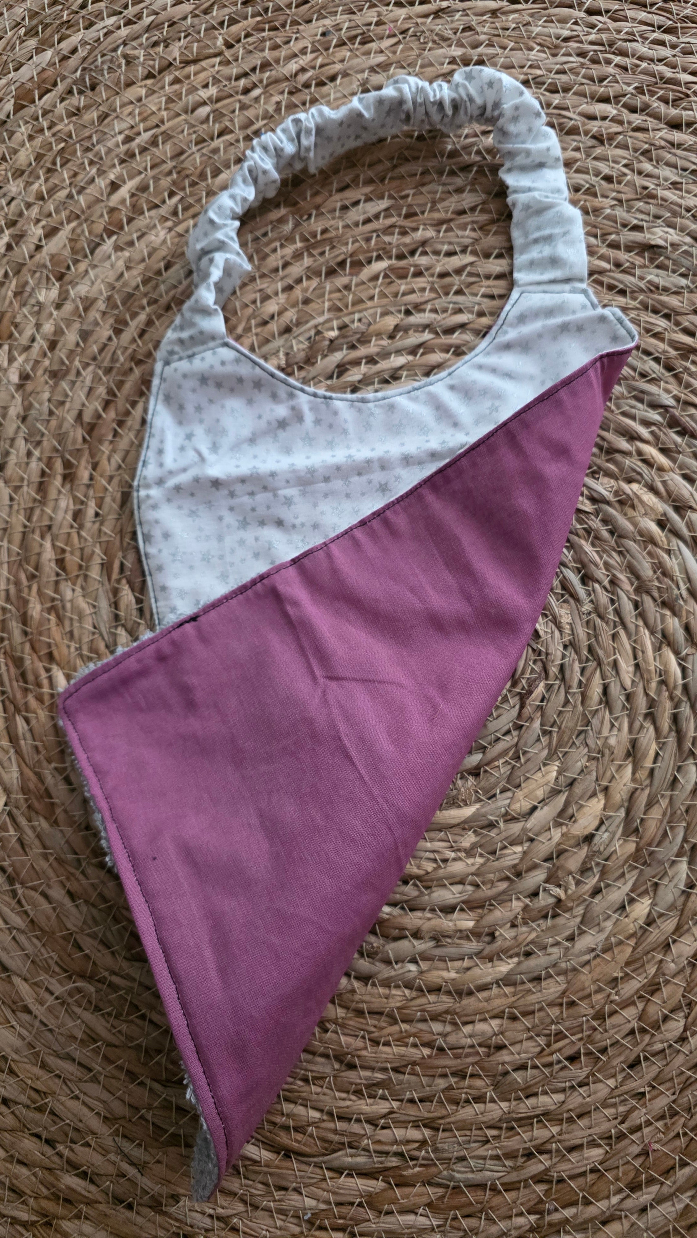 Serviette maternelle étoile blanche rose