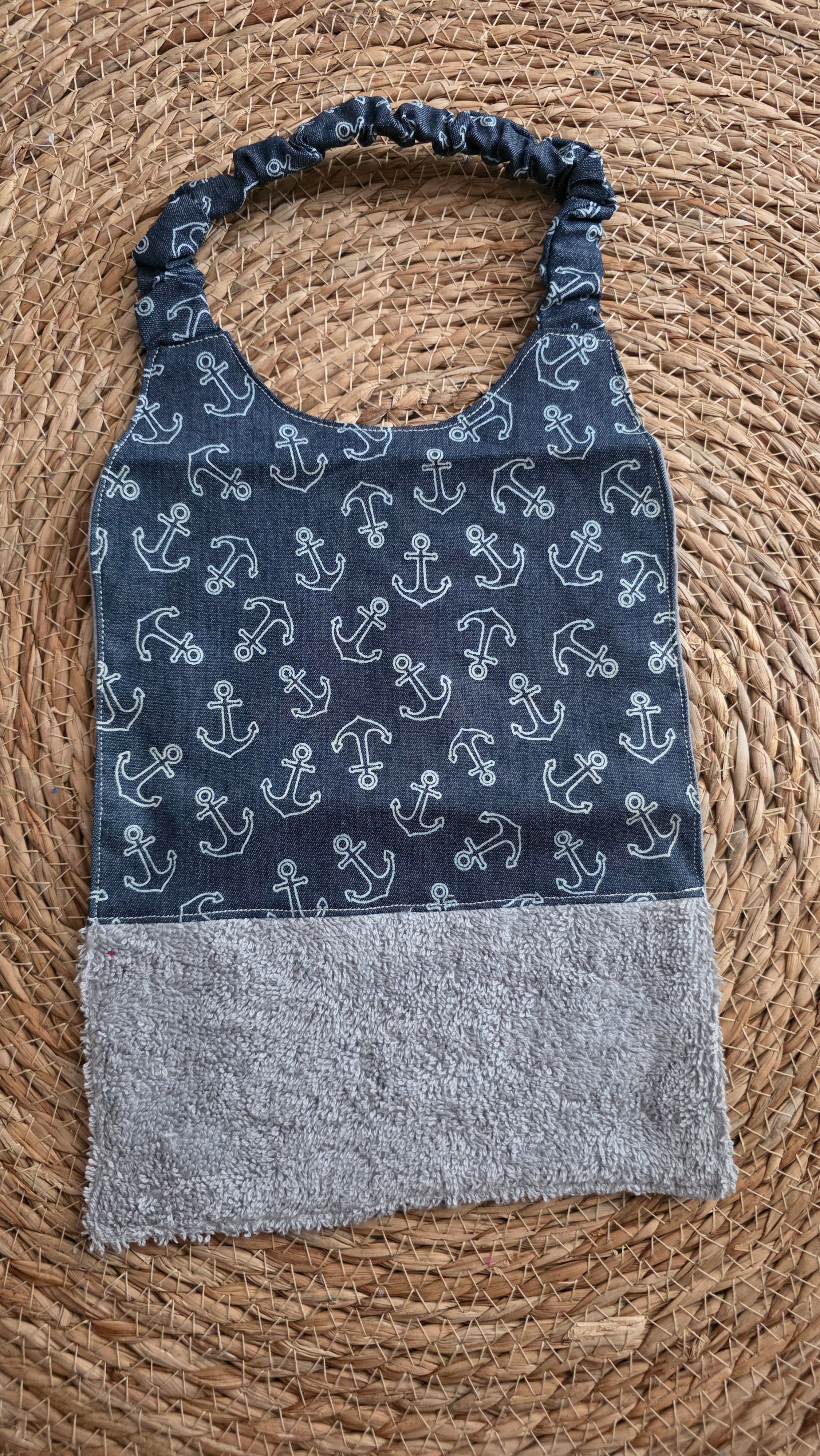Serviette maternelle ancre marine