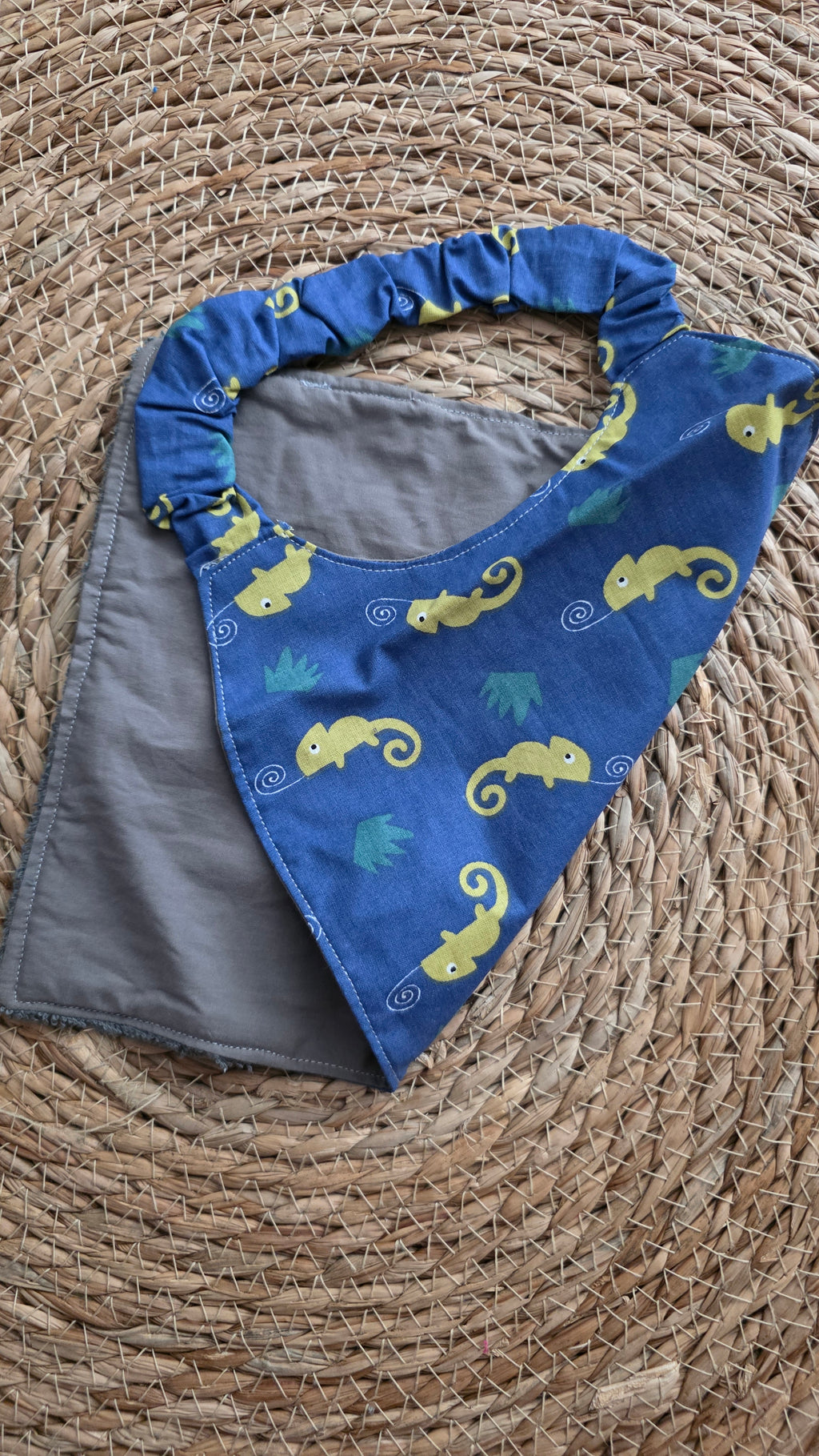 Serviette maternelle caméléon