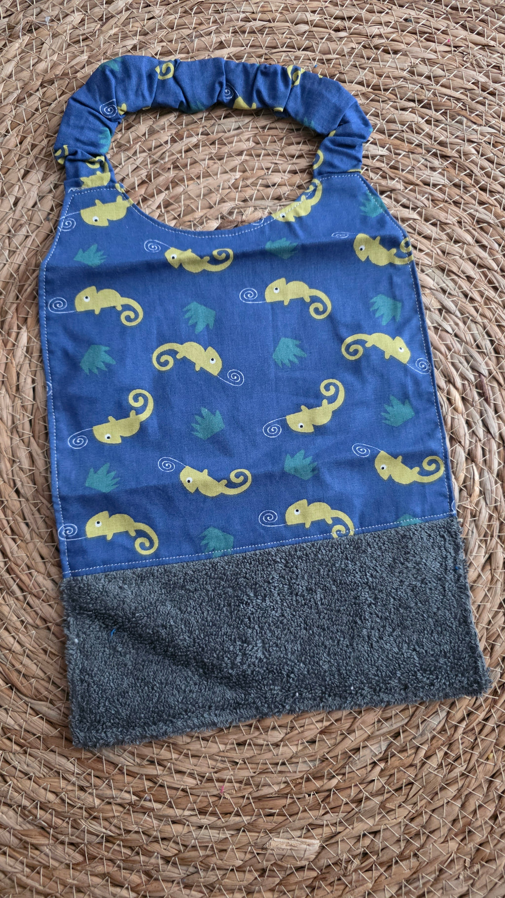Serviette maternelle caméléon