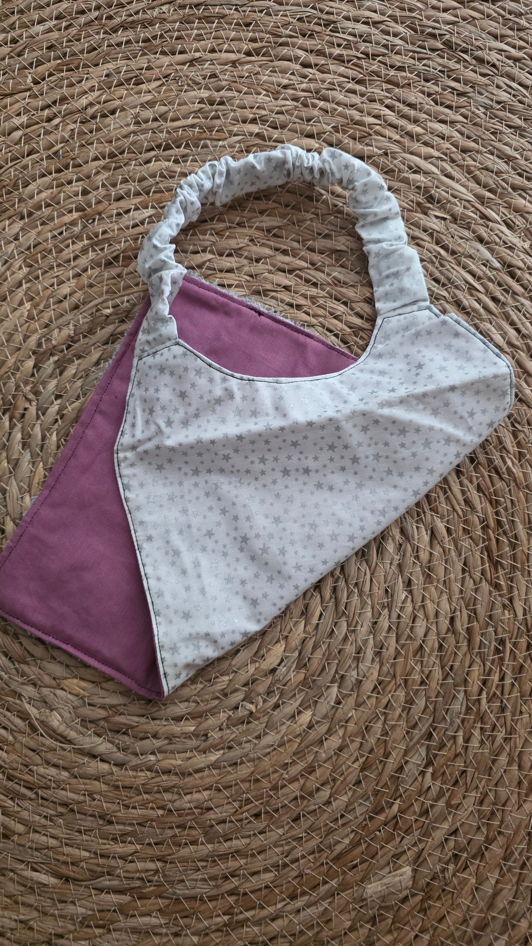 Serviette maternelle étoile blanche rose