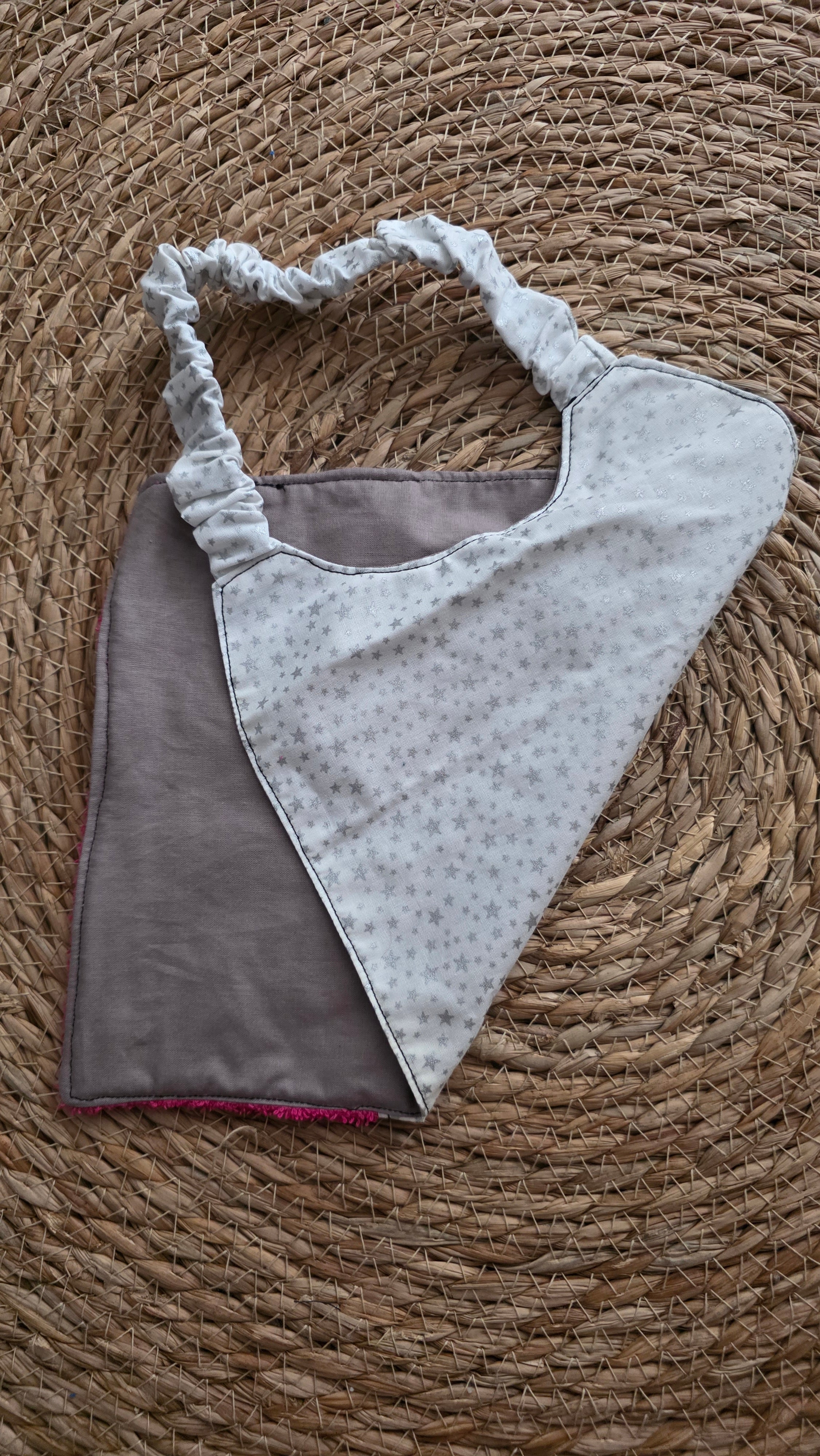Serviette maternelle étoile blanche