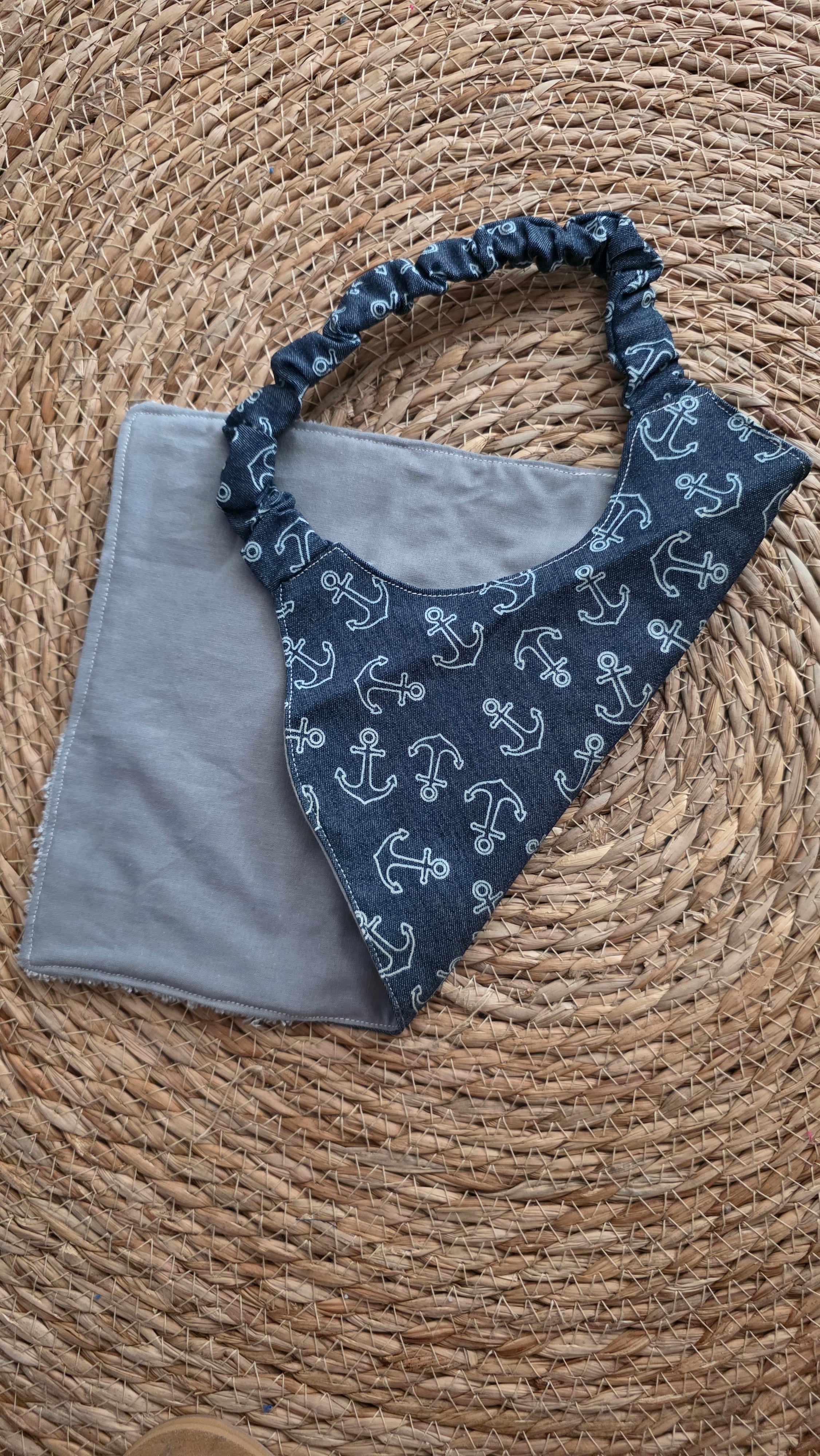 Serviette maternelle ancre marine