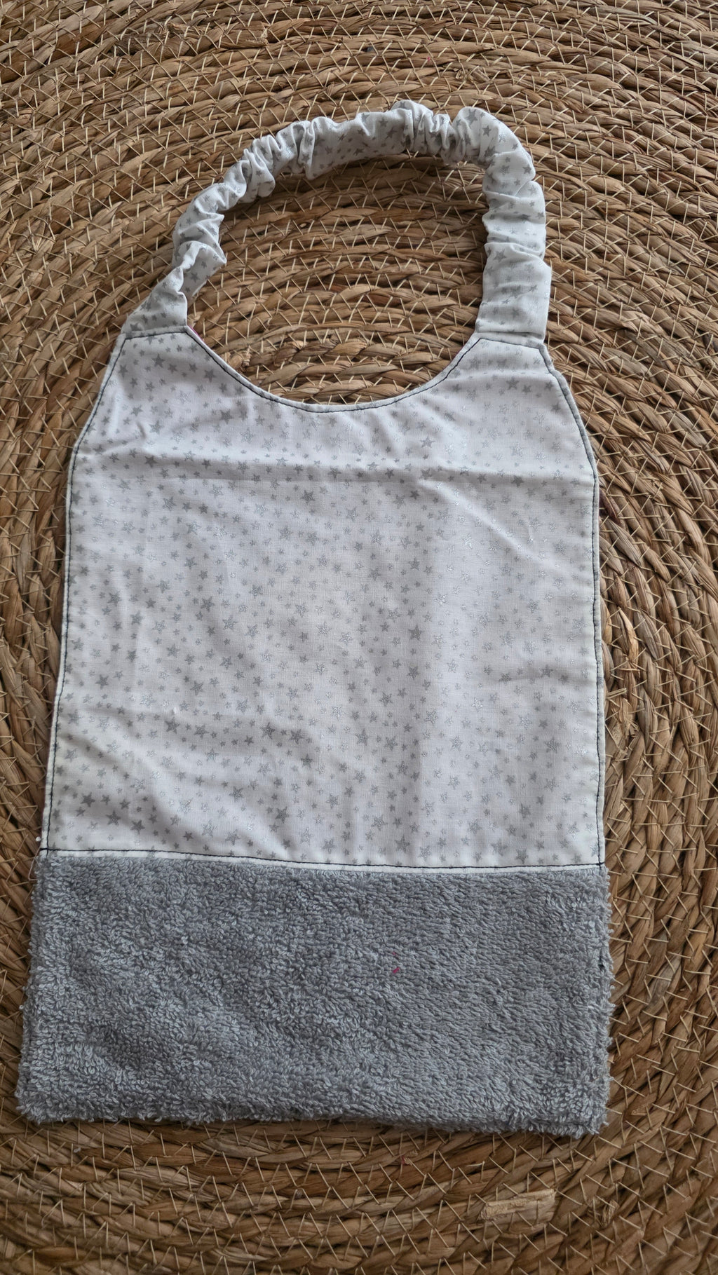 Serviette maternelle étoile blanche rose